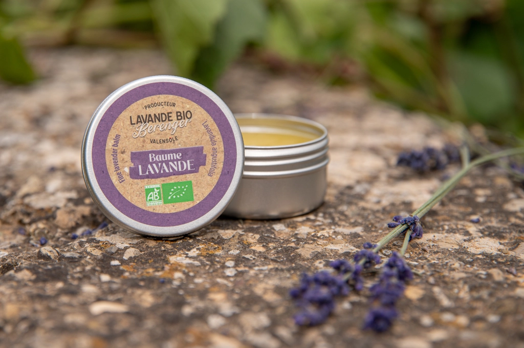 Photographie produit bio à la lavande de Valensole, réalisée en lumière naturelle – Cépia Photographie